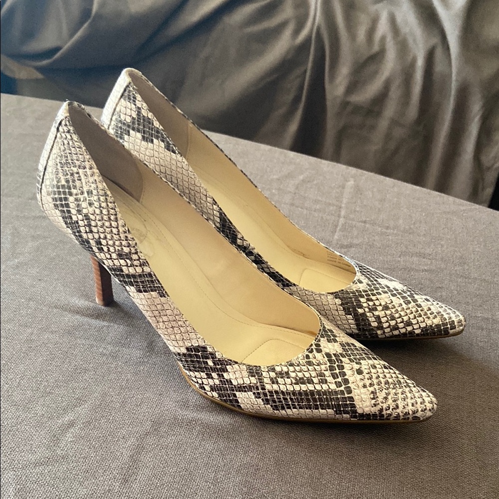 New Calvin Kline leather pumps shoes neutral snake skin kitten heal